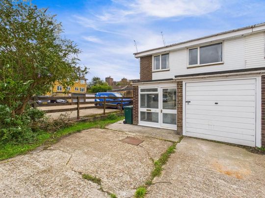 3 bedroom semi-detached house to rent - Photo 1
