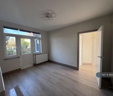 4 bedroom detached house to rent - Photo 6