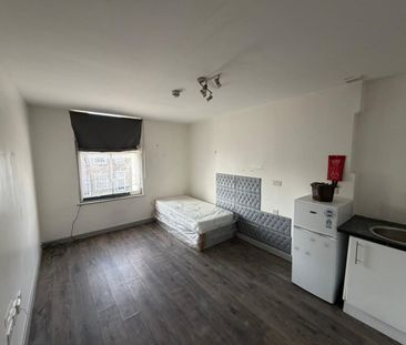 Studio Flat, Church Road, E10 - Photo 3
