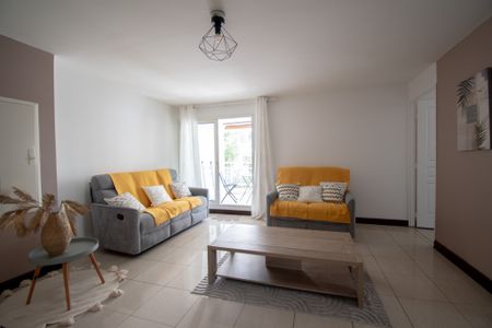 Location Appartement 3 pièces 56m² ST DENIS 97400 - Photo 2