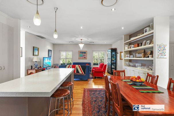 Three bedroom, open living in East - Photo 1