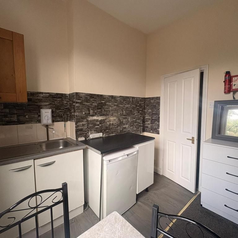 Studio to rent - Photo 1