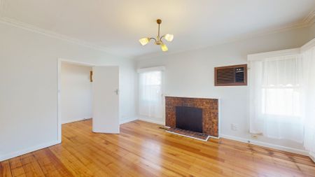 Renovated 3-Bedroom Home in Prime Coburg Location - Photo 3