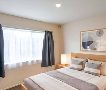 Low Maintenance Brick & Tile Home - Photo 3