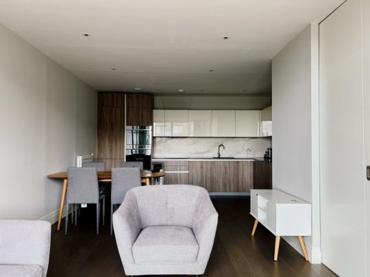 3 Bedroom 2 Bathroom - Photo 1