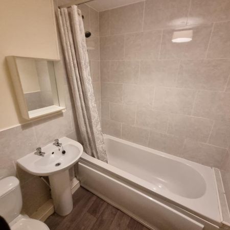 2 bedroom semi-detached house to rent - Photo 4