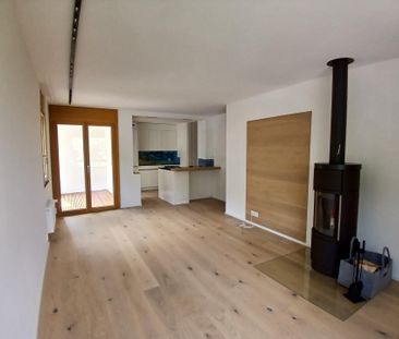 Oberste, modernisierte neuwertige 4-Zi-Wohnung mit verglastem Balkon - Photo 1