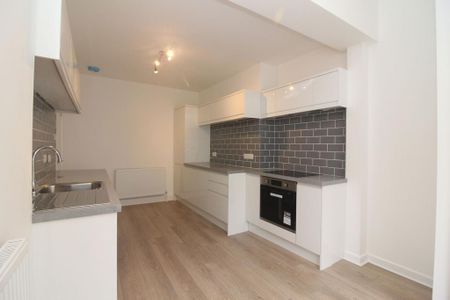 3 bedroom terraced house to rent - Photo 4