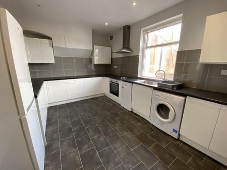 1 bedroom in a house share to rent - Photo 4