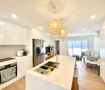 Cozy & Light Filled Family Home - Photo 6