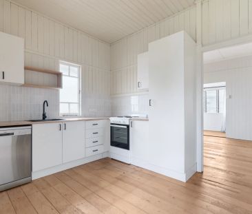 Bay Breezes & Character Living in the Heart of Sandgate - Photo 3