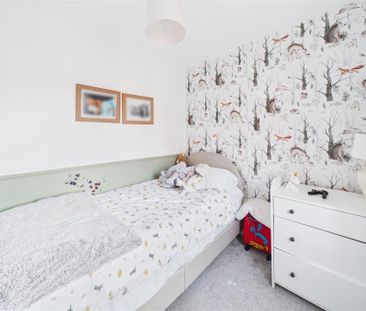 3 bedroom Semi-detached house to rent - Photo 4