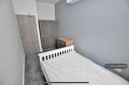 1 bedroom in a house share to rent - Photo 3