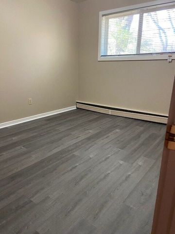 1 BDRM/1 BATH - 422 4TH AVE N - Available NOW! *RENT SPECIAL* - Photo 3