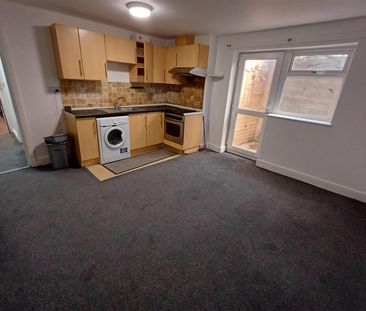 Broadway, Cardiff - Photo 4