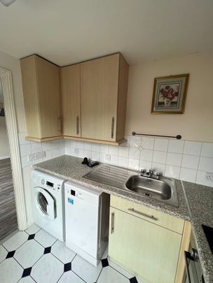 2 Bed Flat, Blenheim Court, RG1 - Photo 1