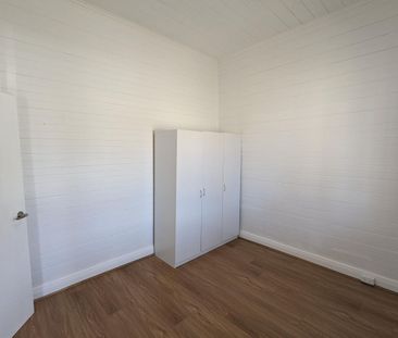 CHARMING MODERN COTTAGE - Photo 5