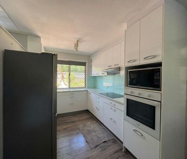 Modern & Comfortable Duplex Living with Air Cons Water & Garden Mai... - Photo 6