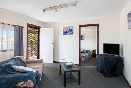 Neat & Tidy 2-Bedroom Home on a Spacious Block! - Photo 2