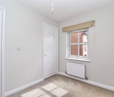 3 bedroom Detached House to let - Photo 3