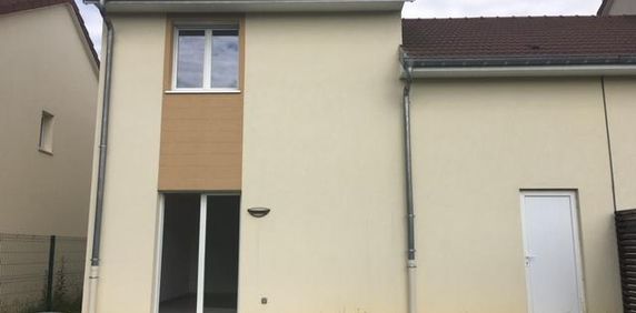 Location Maison 5 pièces 97m² GRAND CHARMONT 25200 - Photo 2