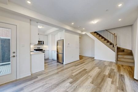 For Lease - 9 Phelps Lane Unit# TH7, Richmond Hill, Ontario - Photo 3