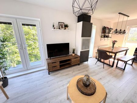 3 bedroom flat to rent - Photo 2