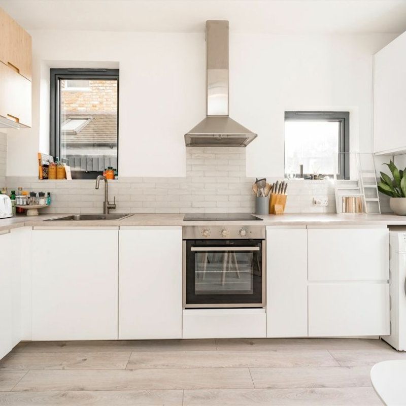 Napier Road, NW10, London - Photo 1