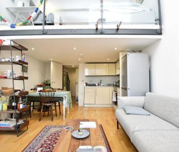 A modern, well-presented two-bedroom flat to let in a sought-after ... - Photo 1