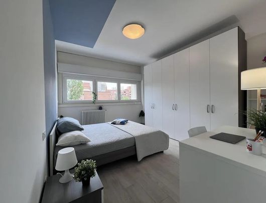 Via Giuseppe Dezza, Milan, Lombardy 20144 - Photo 1