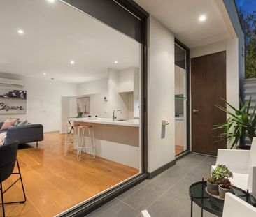 Space, style and security, paces from vibrant Carlisle Street - Photo 4