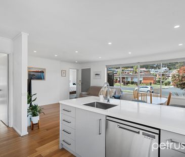 Modern Family Home - Photo 5