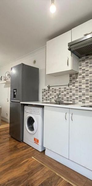 Studio to rent - Photo 1