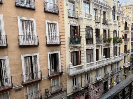 Piso de alquiler en Calle de Felipe III, 7, Sol - Photo 2