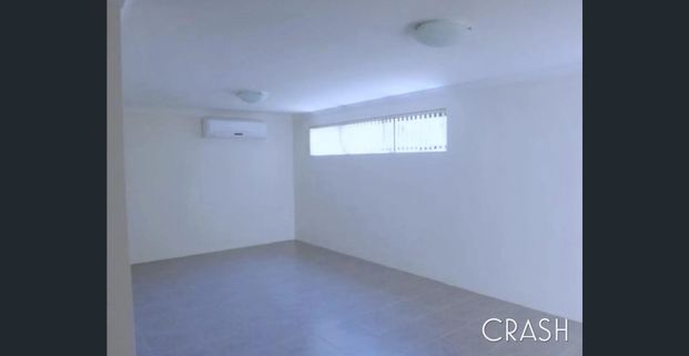 Beautiful 4 Bedroom, 2 Bathroom Townhouse in Cloverdale with Double Garage - Photo 1