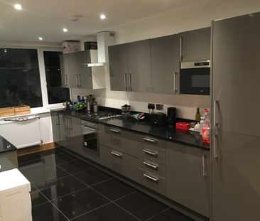 Room in a Shared Flat, Scarbrook Road, CR0 - Photo 2