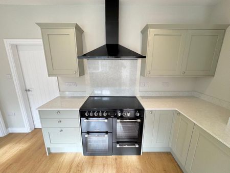 2 bedroom semi-detached house to rent - Photo 5