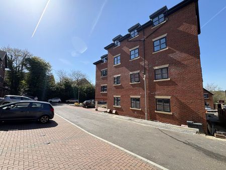 Crescent Drive, Aldershot, Hampshire, GU12 - Photo 2