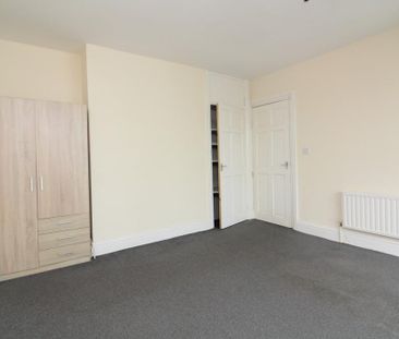 3 bedroom end of terrace house to rent - Photo 4