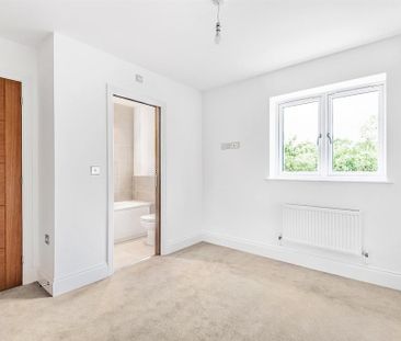2 bedroom semi-detached house to rent - Photo 4