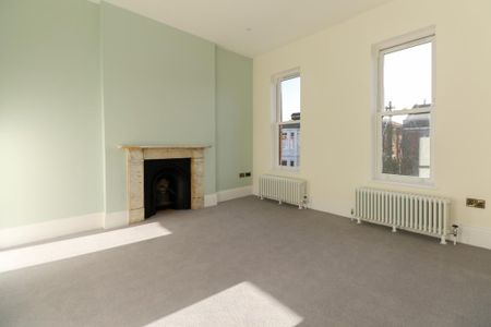 5 bedroom semi-detached house to rent - Photo 4