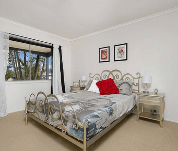 Spacious Family Home - Photo 4