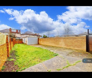 4 bedroom semi-detached house to rent - Photo 5