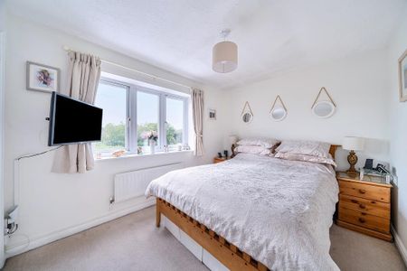 2 bedroom end of terrace house to rent - Photo 2