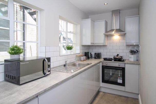 1 bedroom in a house share to rent - Photo 1