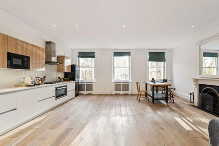 This beautifully presented apartment occupies a sought-after position on Wetherby Gardens, offering generous lateral accommodation and refined contemporary finishes throughout. - Photo 3