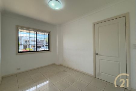 Renovated 4 Bedroom Home&comma; in a Prime Location&excl; - Photo 5