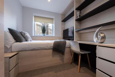 1 bedroom in a flat share to rent - Photo 4