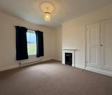 4 bedroom terraced house to rent - Photo 5