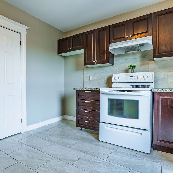 For Lease - 19 Sanford Avenue Unit# Upper, Hamilton, Ontario - Photo 1